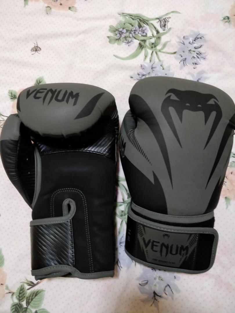 venum 14oz boxing gloves