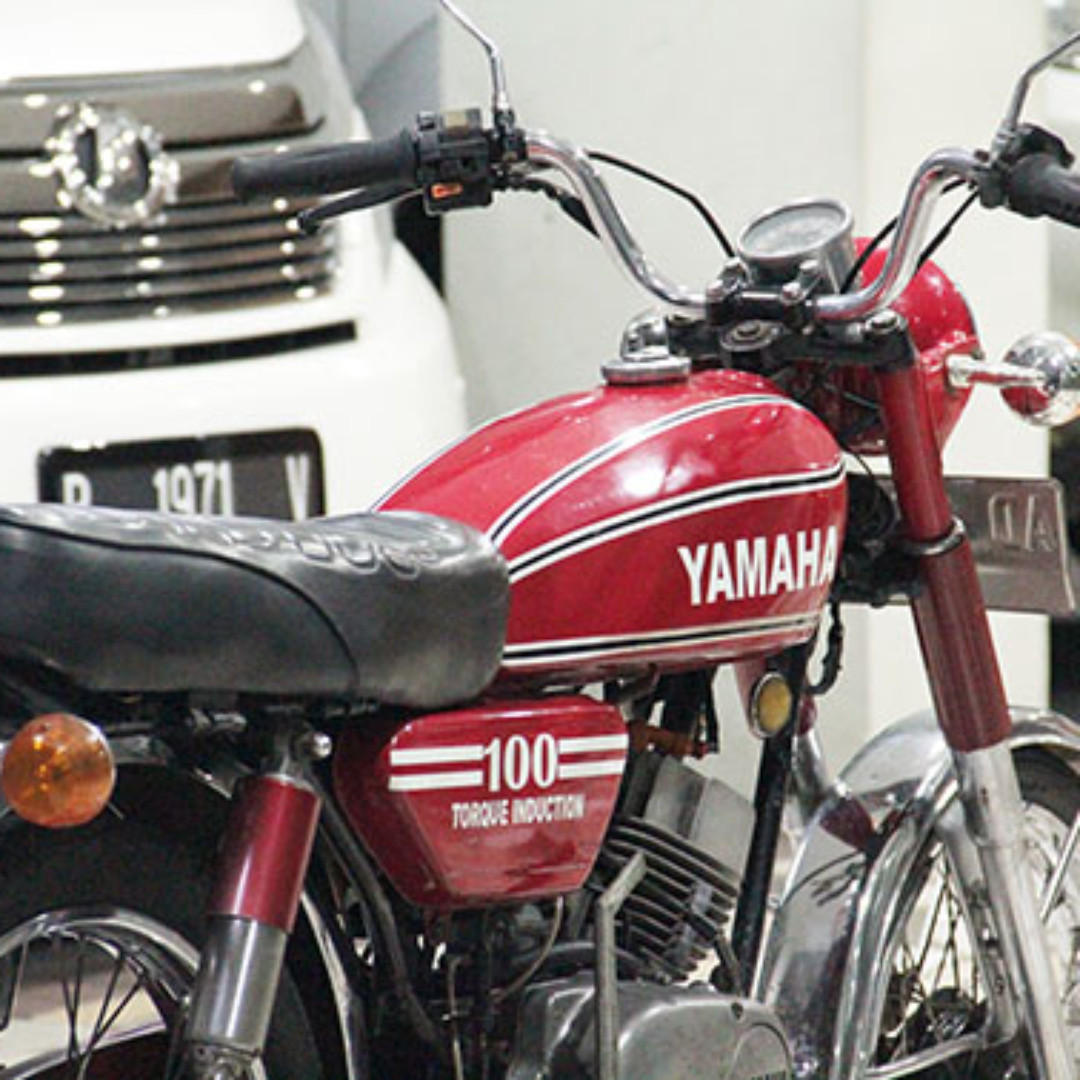rs 100 yamaha bike