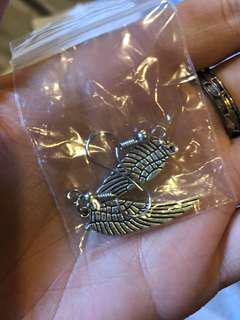 X2 pairs of earrings