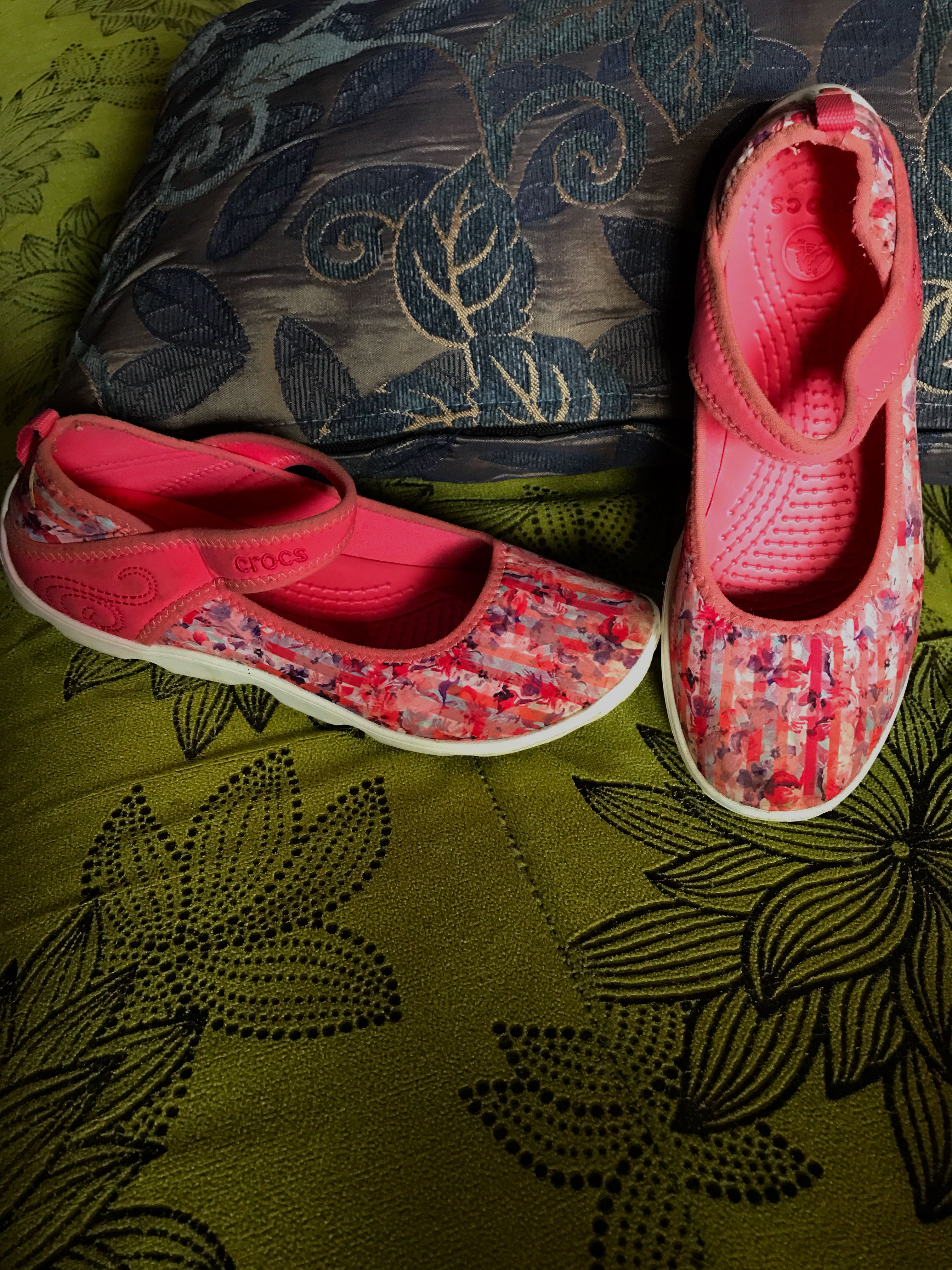 harga crocs original