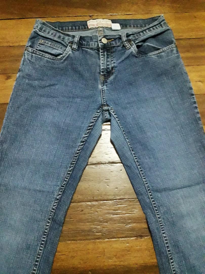 Old Navy Boot-Cut Denim Jeans (Maong Pants) (Category: Jeans) located in Pasig City. Submitted by panacheph (Listing ID 183835092, Image 2). Description: 29 inches #garagesale4.