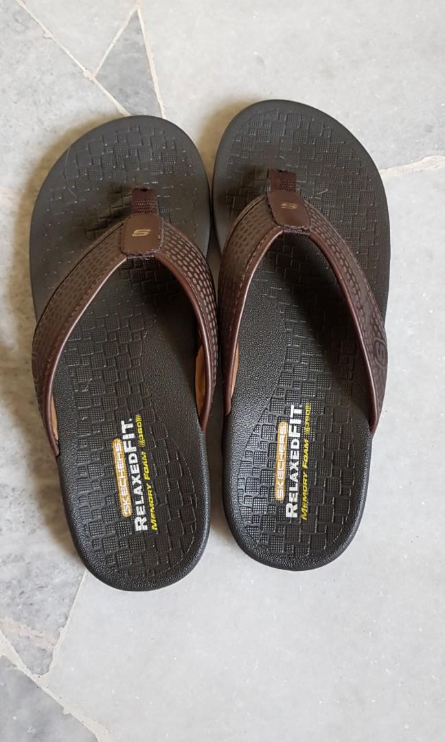 Men's skechers relaxed fit memory foam deals flip flops