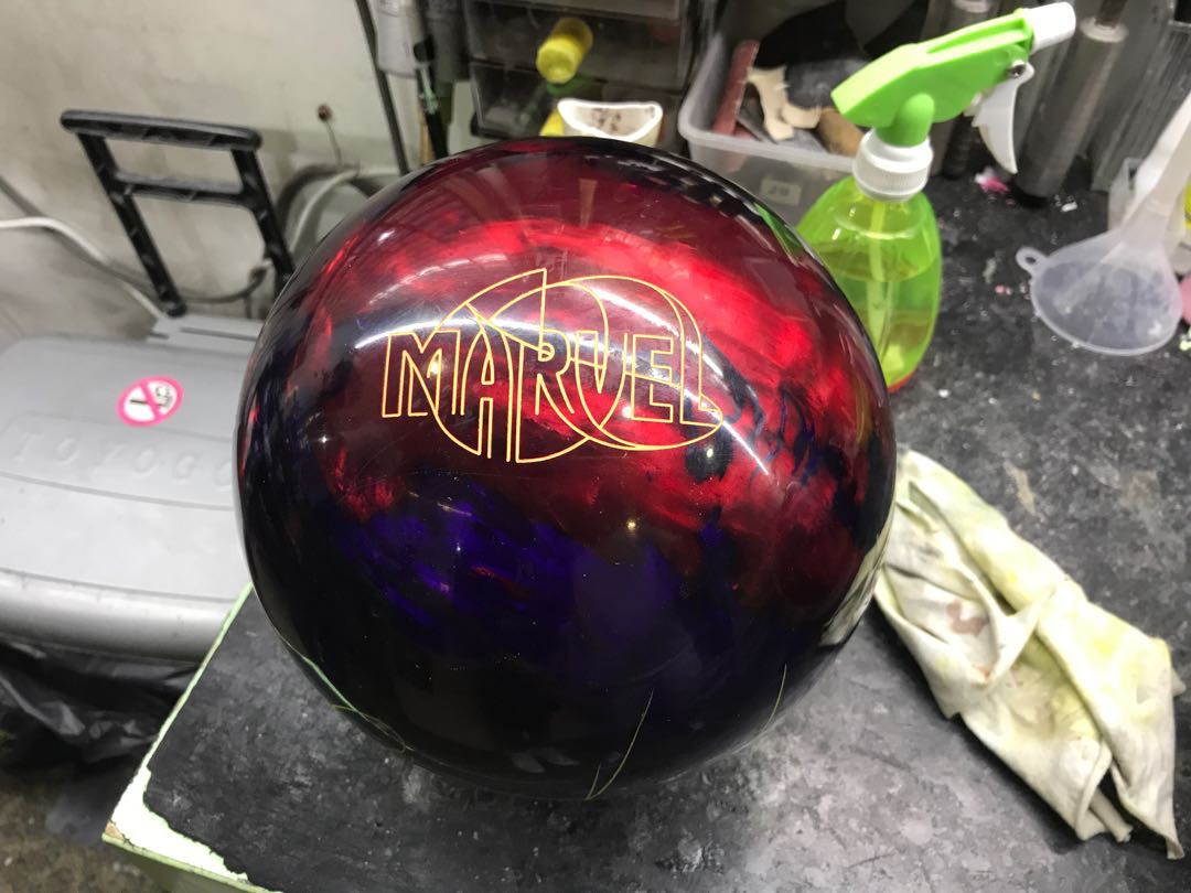 Used bowling balls 14 lbs, Sports Equipment, Sports & Games, Billiards