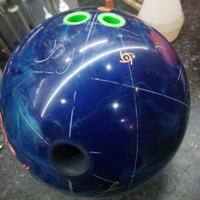 Used bowling balls 14 lbs, Sports Equipment, Sports & Games, Billiards