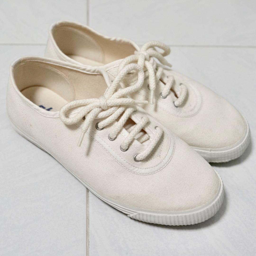 white canvas nike shoes