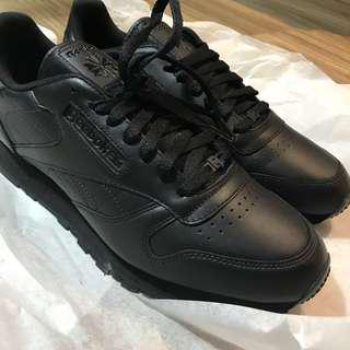 reebok全黑全新 附鞋盒 美碼10.5