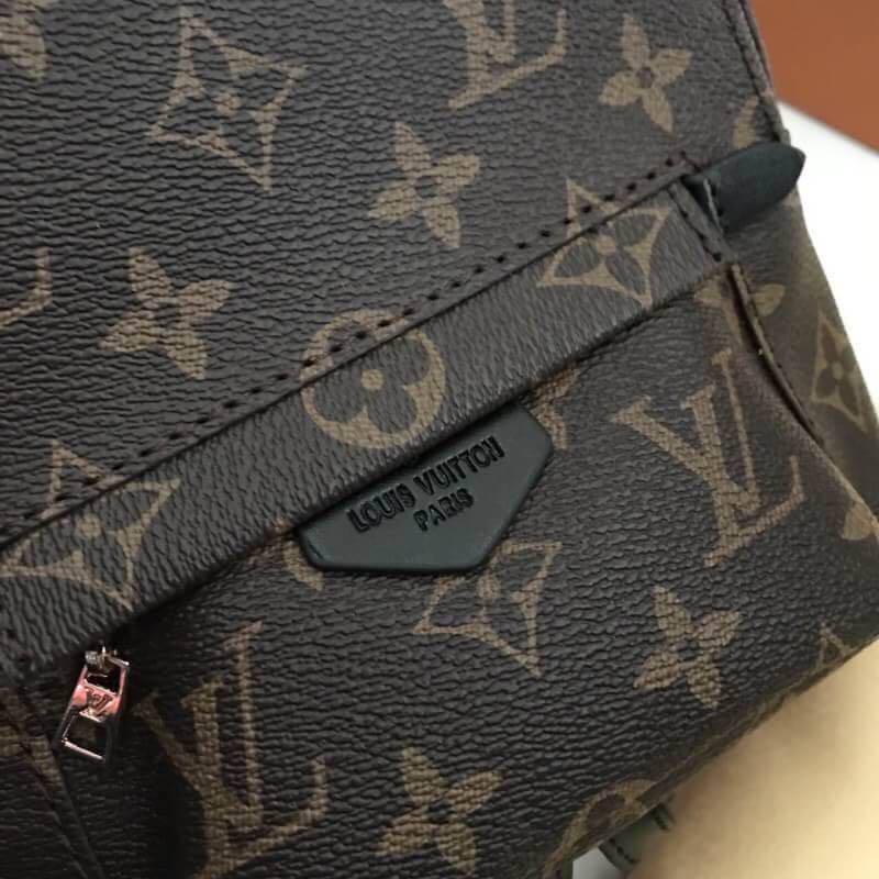Backpack (Category: Backpacks) located in Singapore. Submitted by jj_mart (Listing ID 183841970, Image 4). Description: Acc ไฮ Mini สอง แปด ห้า.