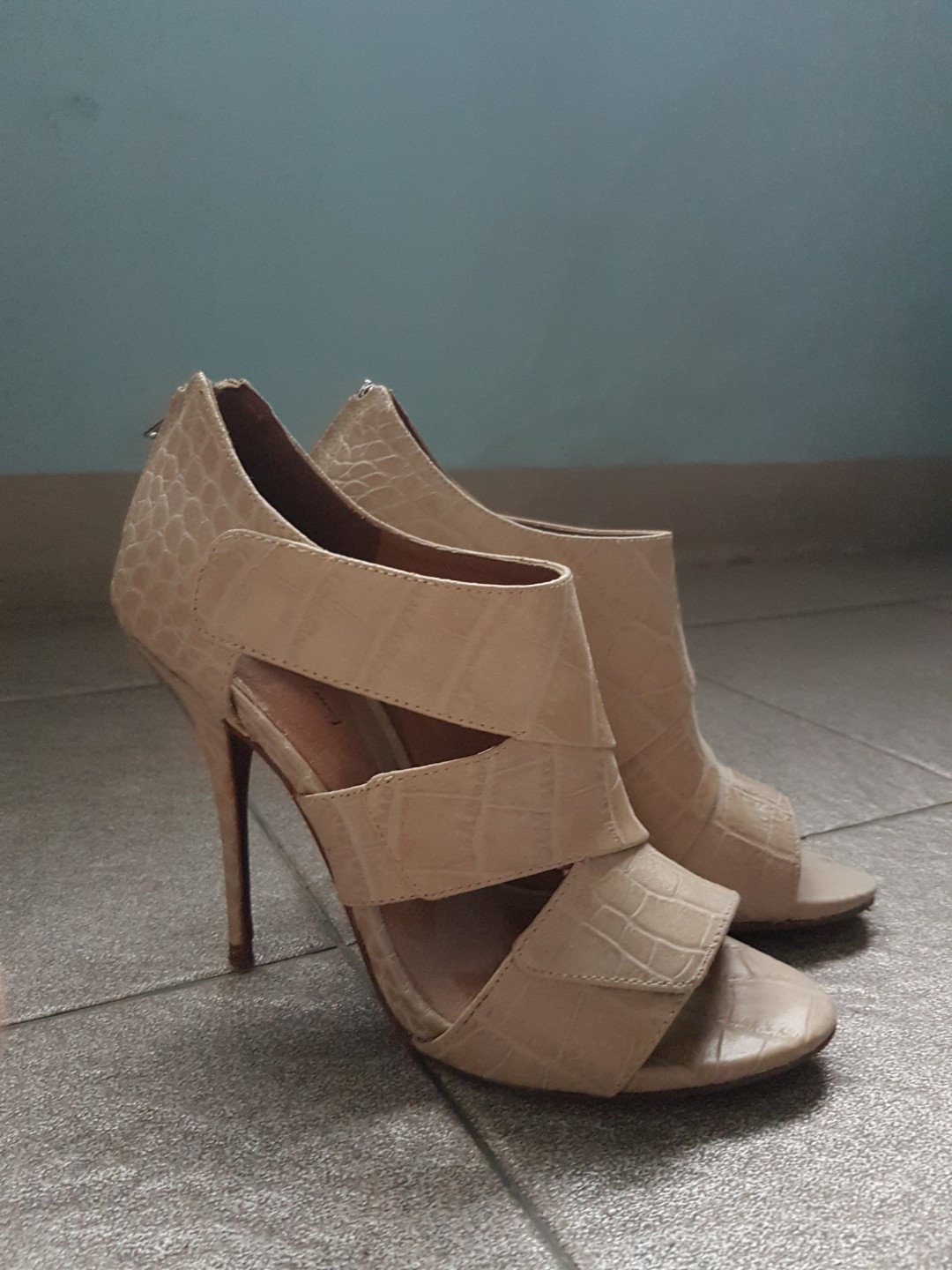 high heels elizabeth