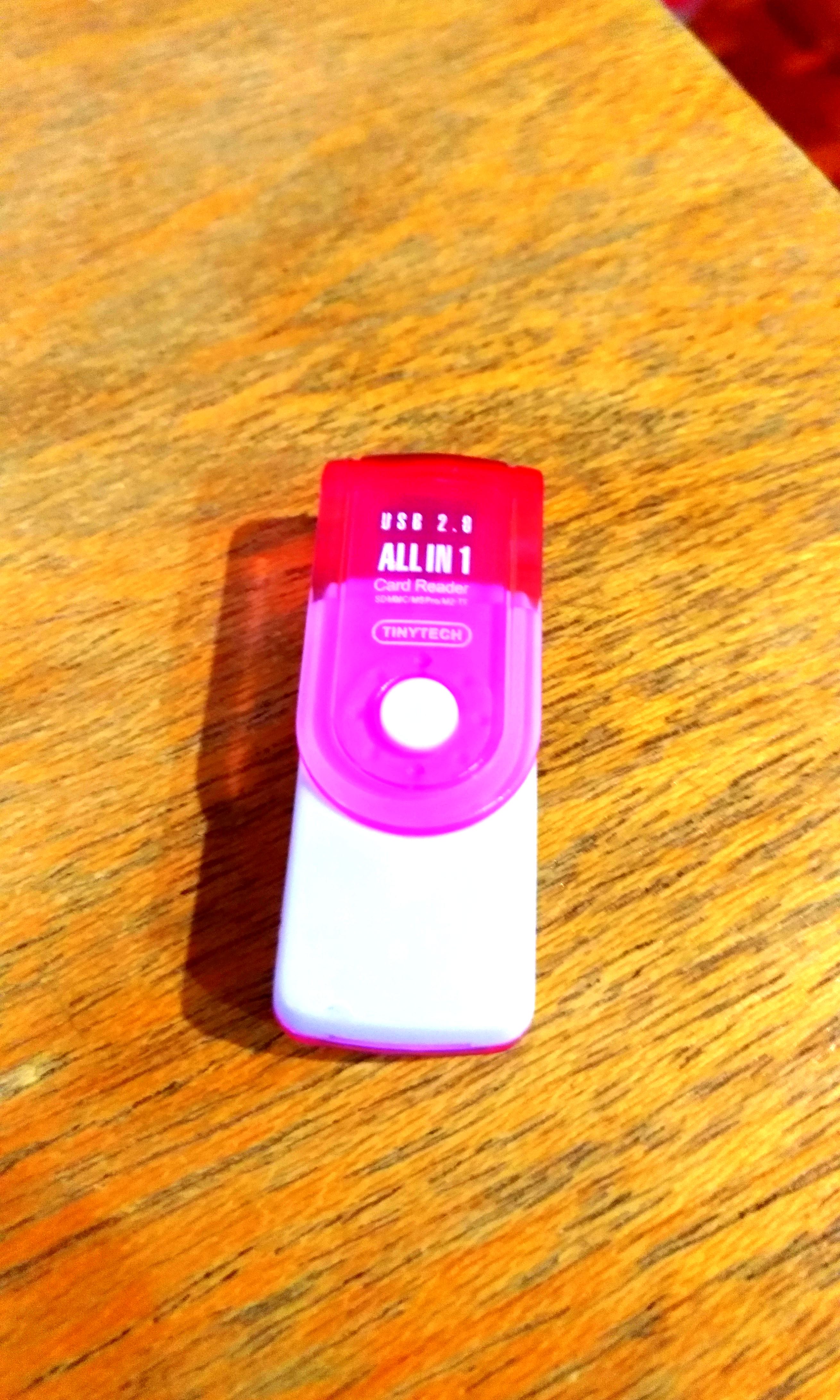 Memory card reader (Category: Video Cameras) located in Balakong. Submitted by angselloutstuff (Listing ID 183964468, Image 1). Description: Read camera memory card. Has 2 size variable..