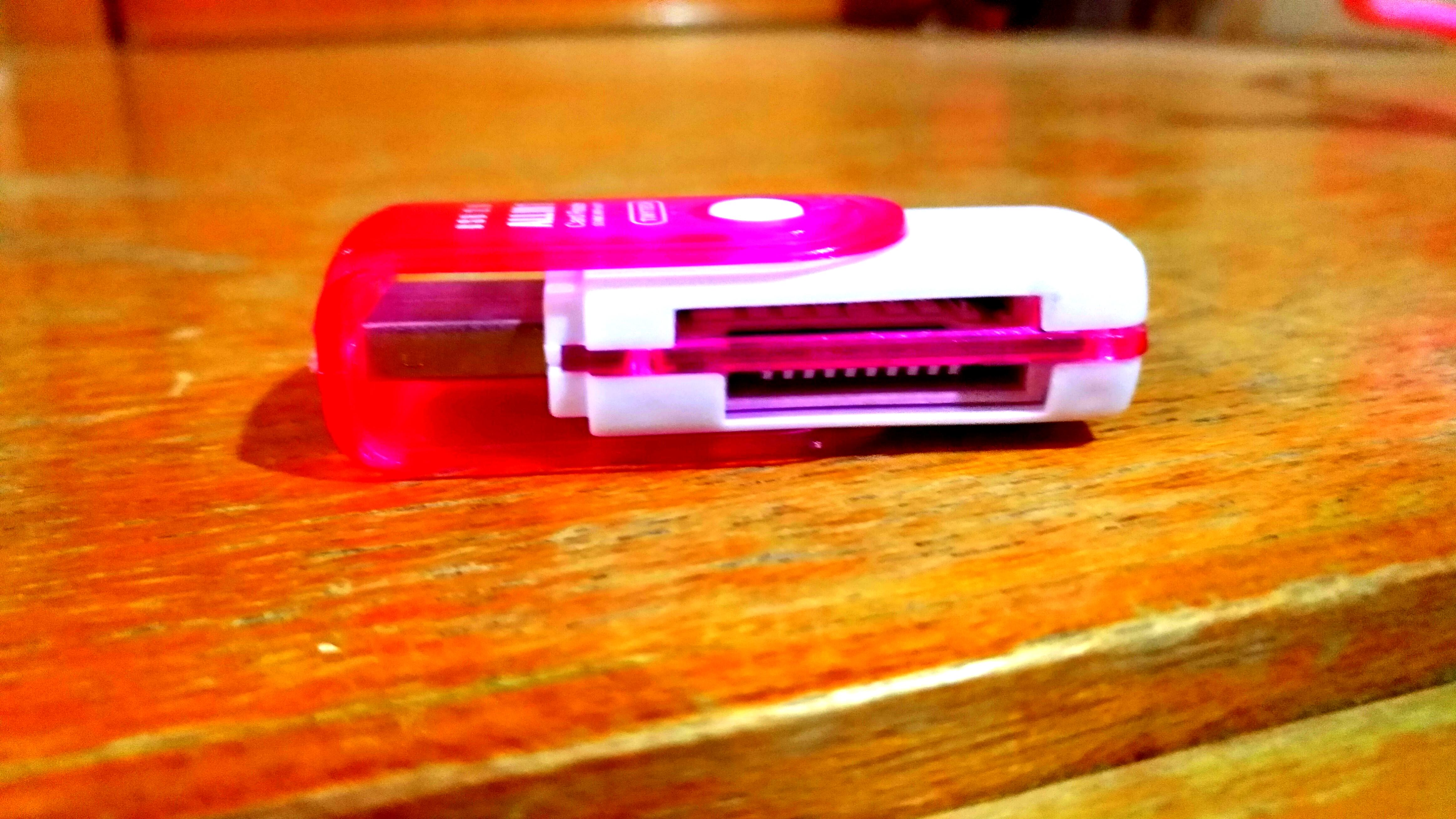 Memory card reader (Category: Video Cameras) located in Balakong. Submitted by angselloutstuff (Listing ID 183964468, Image 2). Description: Read camera memory card. Has 2 size variable..
