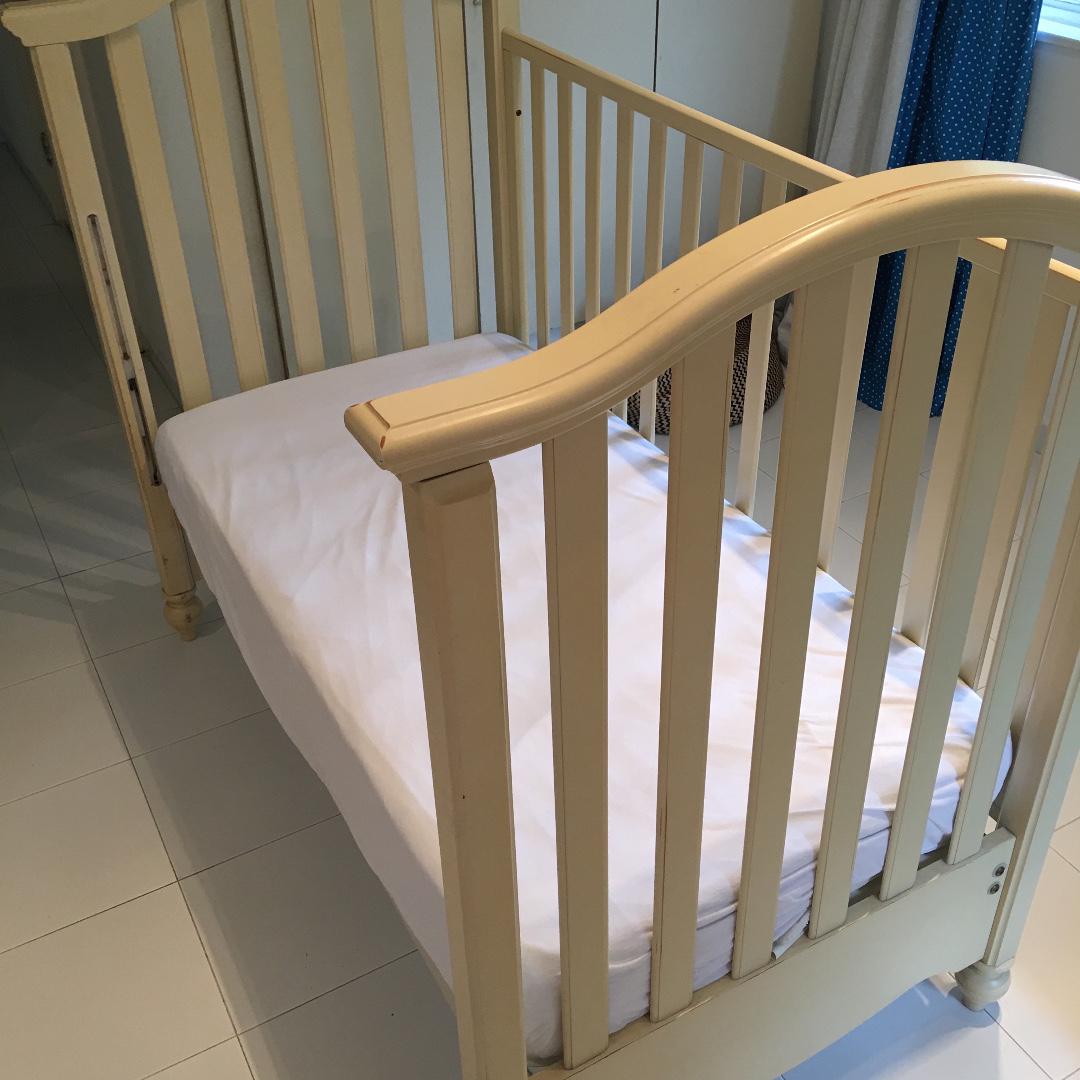 cot that turns into a bed