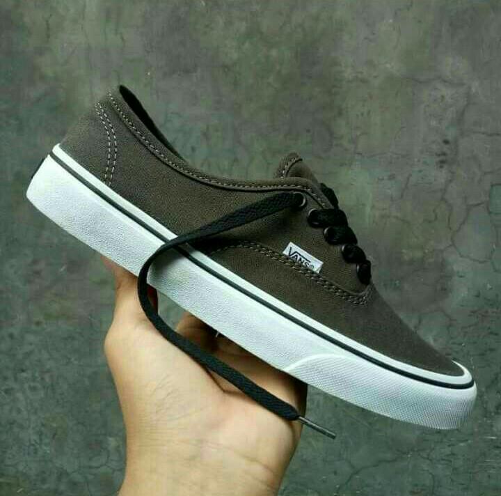 vans authentic army