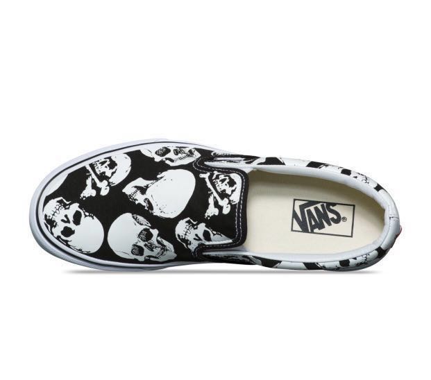 slip on skull vans