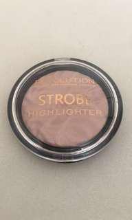MAKEUP REVOLUTION STROBE Highligher- MOON GLOW LIGHTS