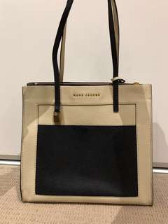 (Category: ) located in . Submitted by kl_wardrobe (Listing ID 183943187, Image 1). Description: .