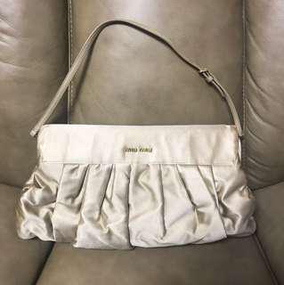 Miu Miu 金色手袋