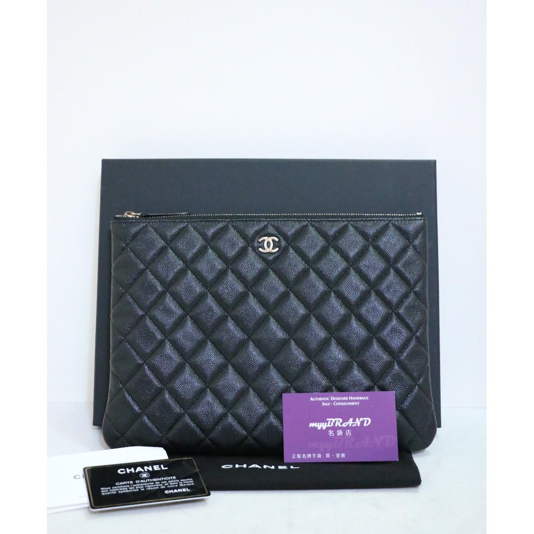 99% New Chanel A82545 黑色牛皮銀色CC Logo Black Calfskin Clutch Handbag 手袋手提袋晚宴包,  名牌, 手袋及銀包- Carousell