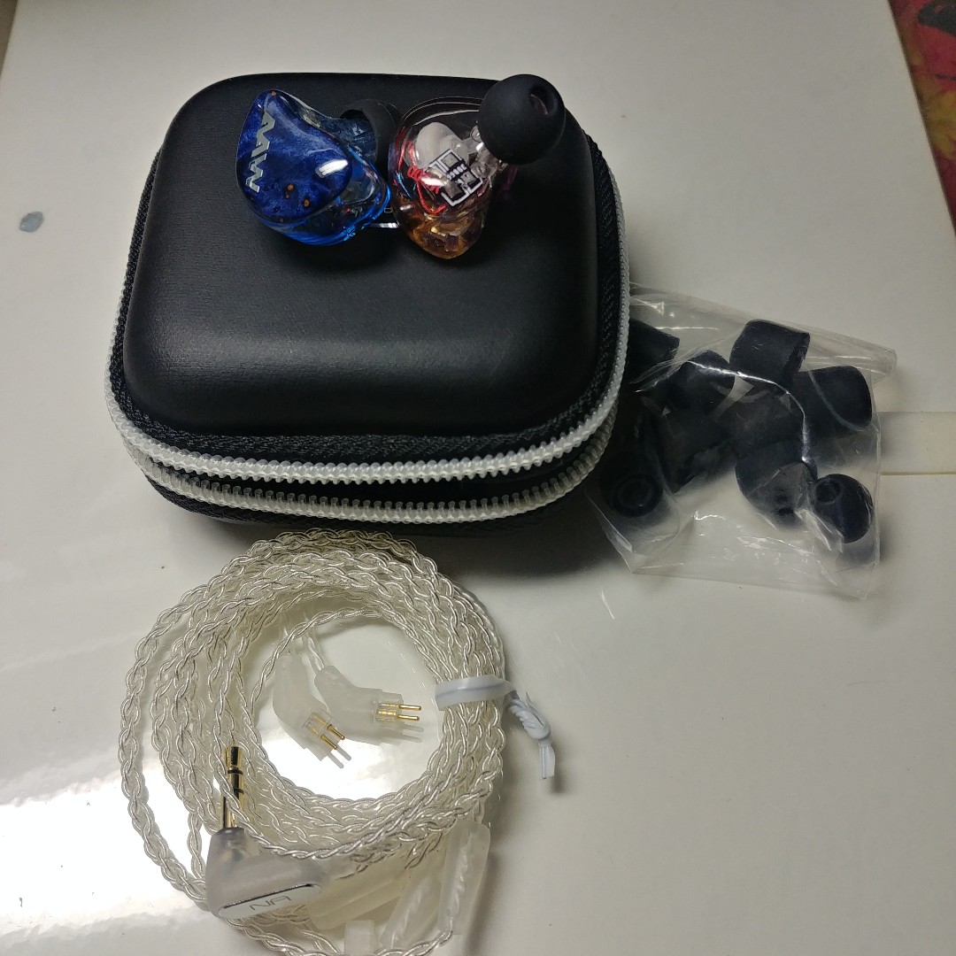 Aaw W900 Universal Iem, Audio, Other Audio Equipment on Carousell