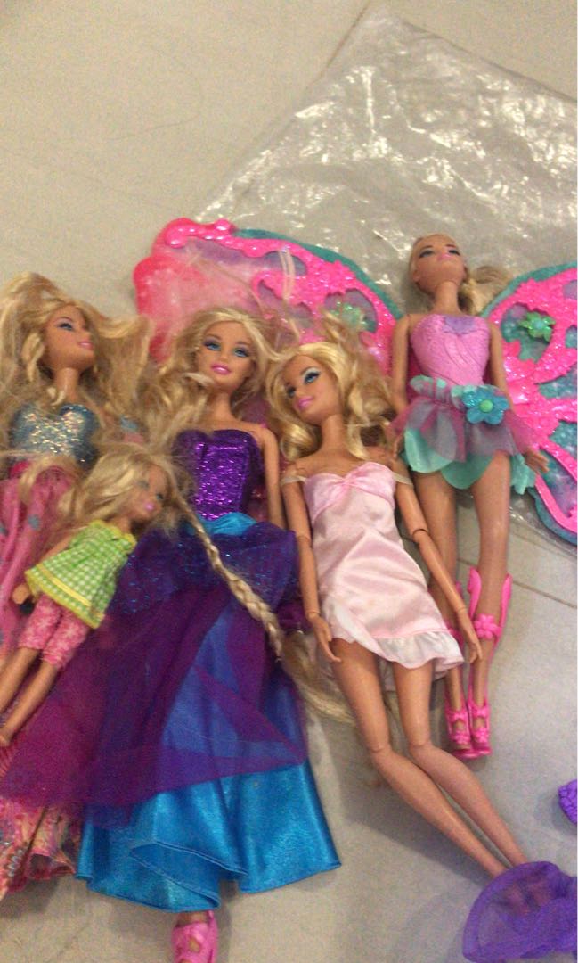 Barbie dolls selling as set, Hobbies & Toys, Toys & Games on Carousell