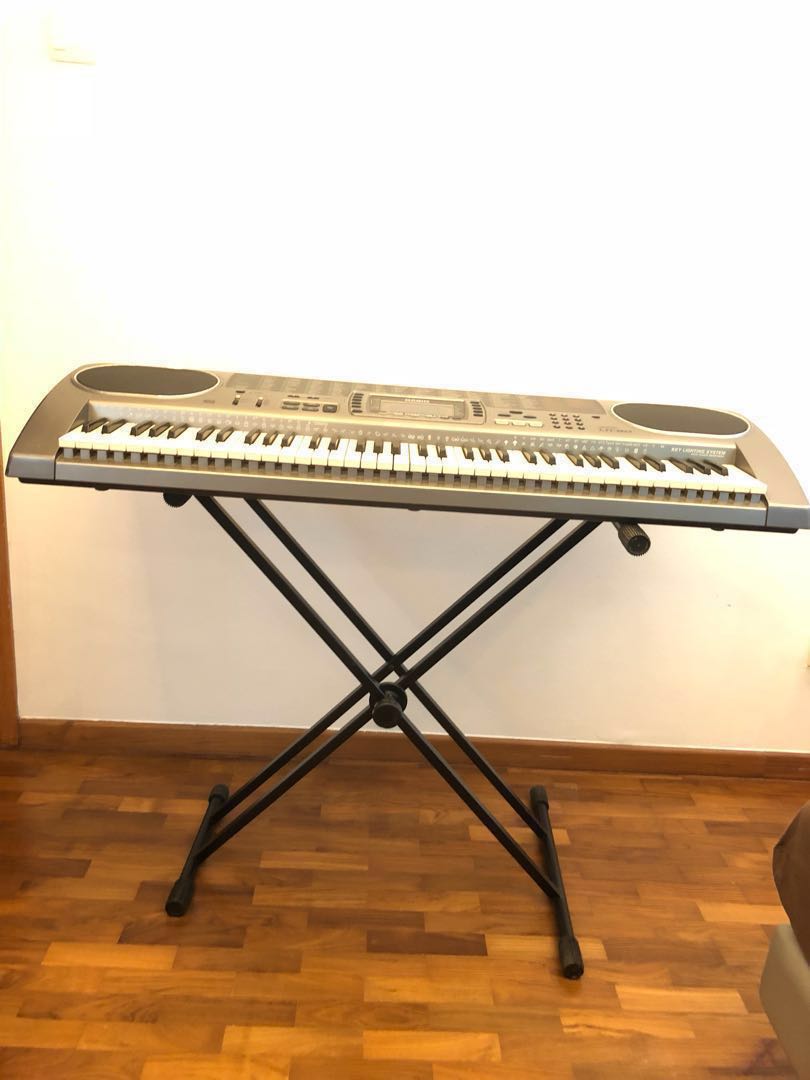 Casio LK80 Electronic Keyboard (Key lighting system), Hobbies & Toys