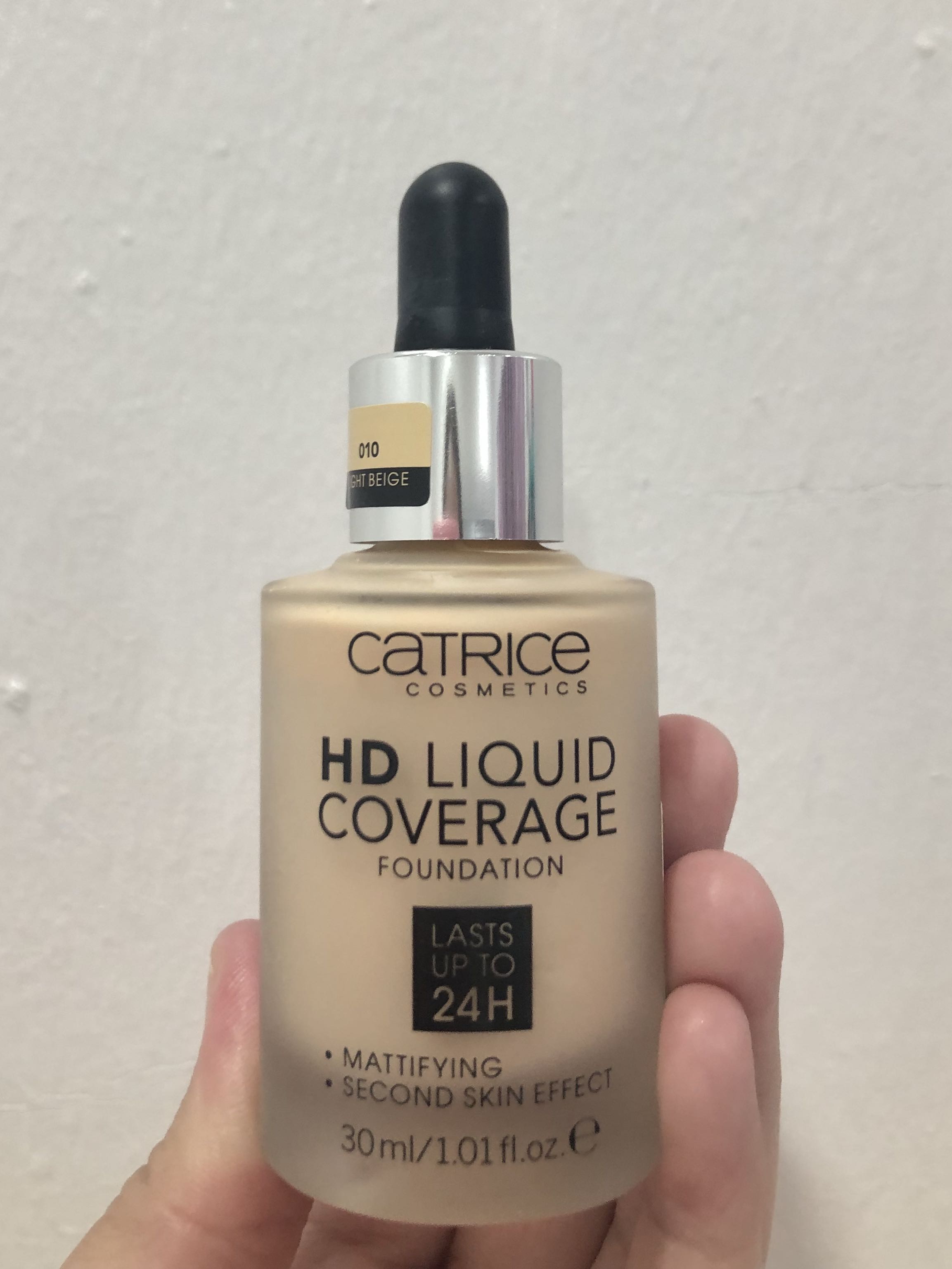 Catrice Hd Liquid Coverage Foundation 010 Light Beige Health Beauty Makeup On Carousell
