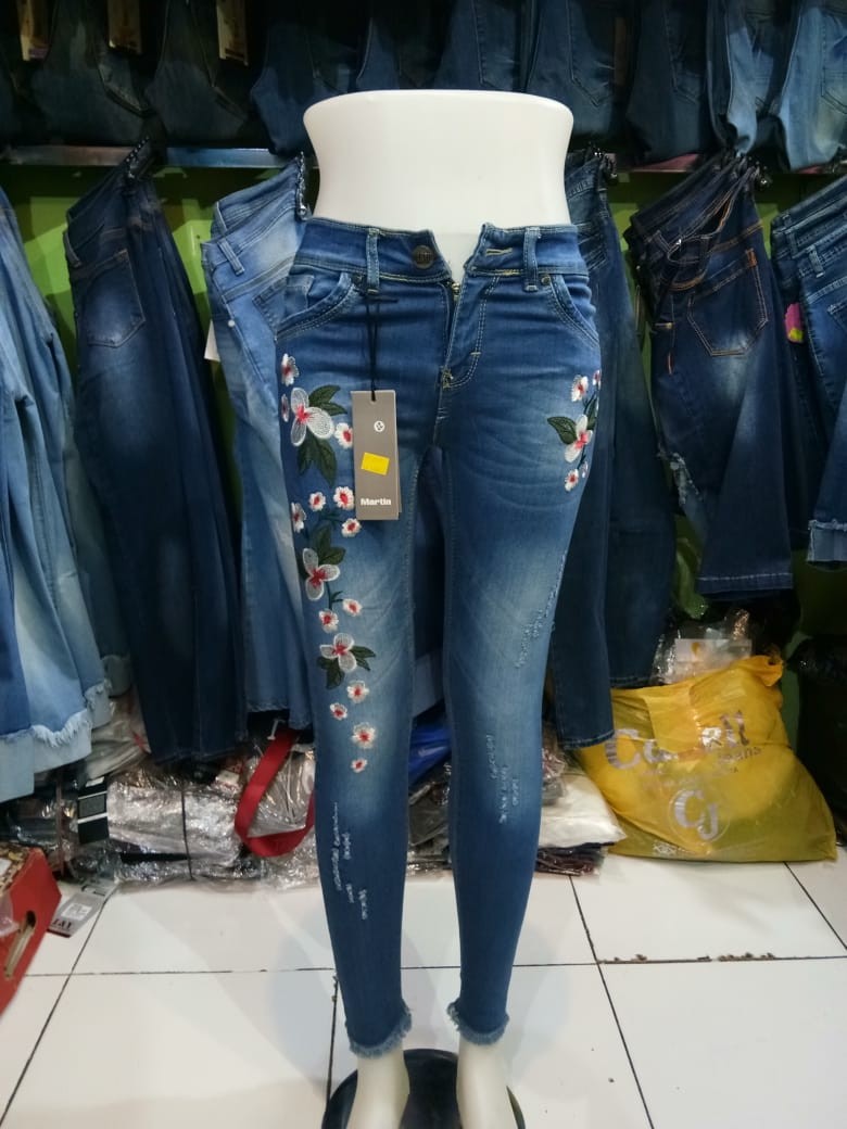 Celana Jeans Bordir Bunga Olshop Fashion Olshop Wanita On Carousell