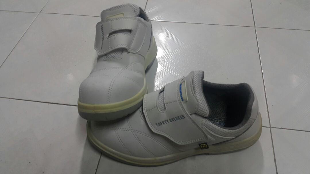 Eurostat ESD safety shoes, Men's Fashion, Footwear, Casual shoes on