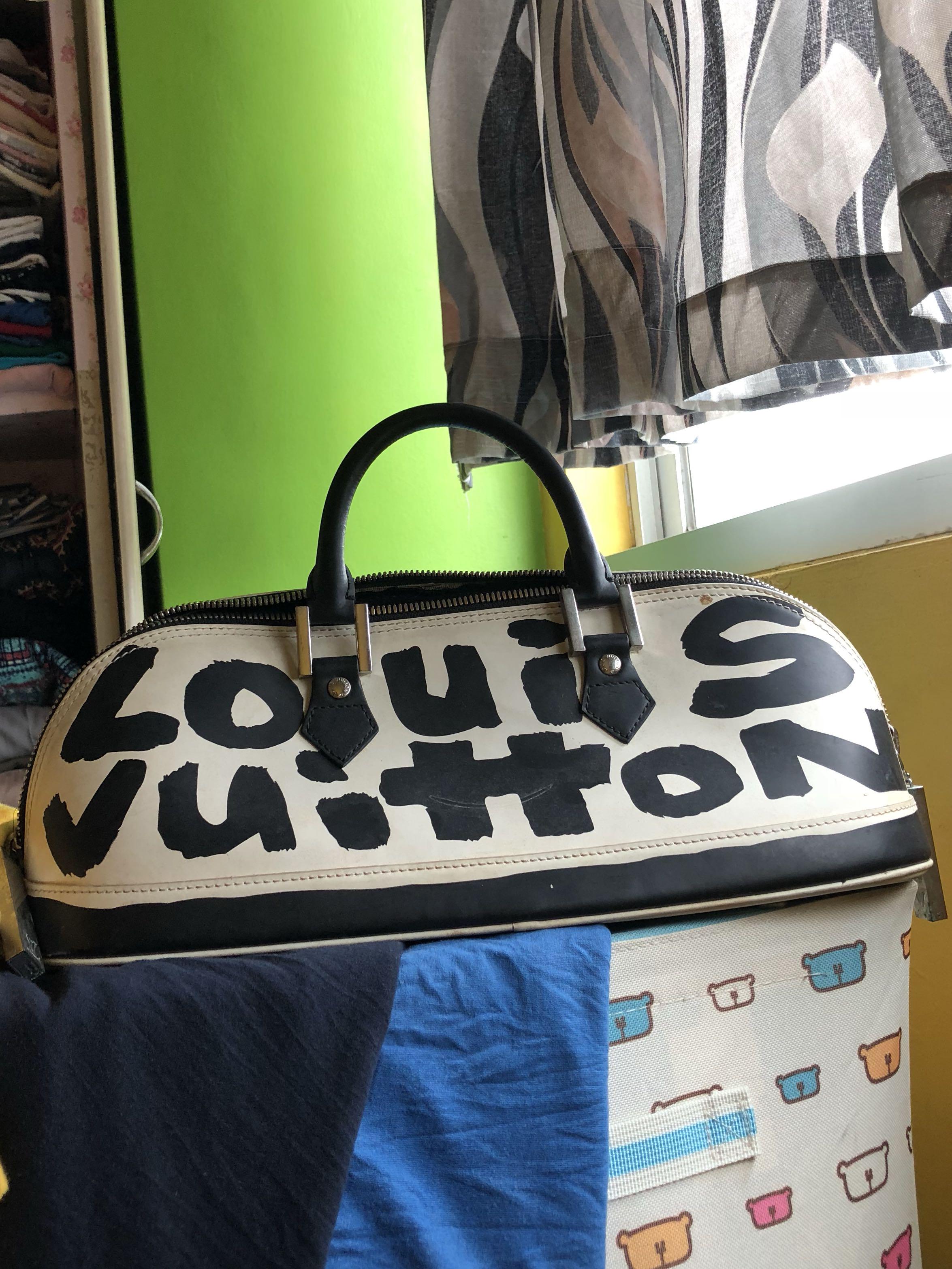 RAREAuth LOUIS VUITTON Graffiti Alma Horizontal M92175 Hand Bag