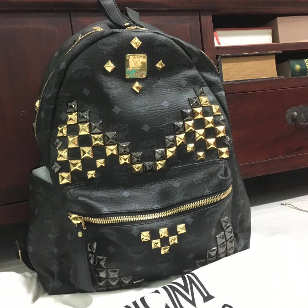 mcm stark m stud medium backpack