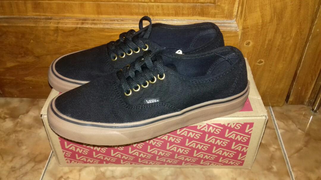 sepatu vans authentic black gum