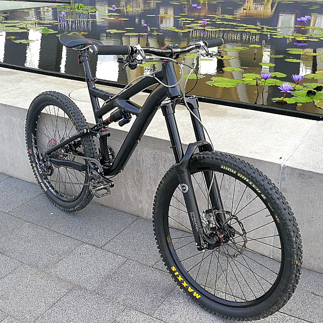 Matte black best sale specialized road bike