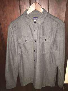 Men’s Patagonia Button Up size small spf 30