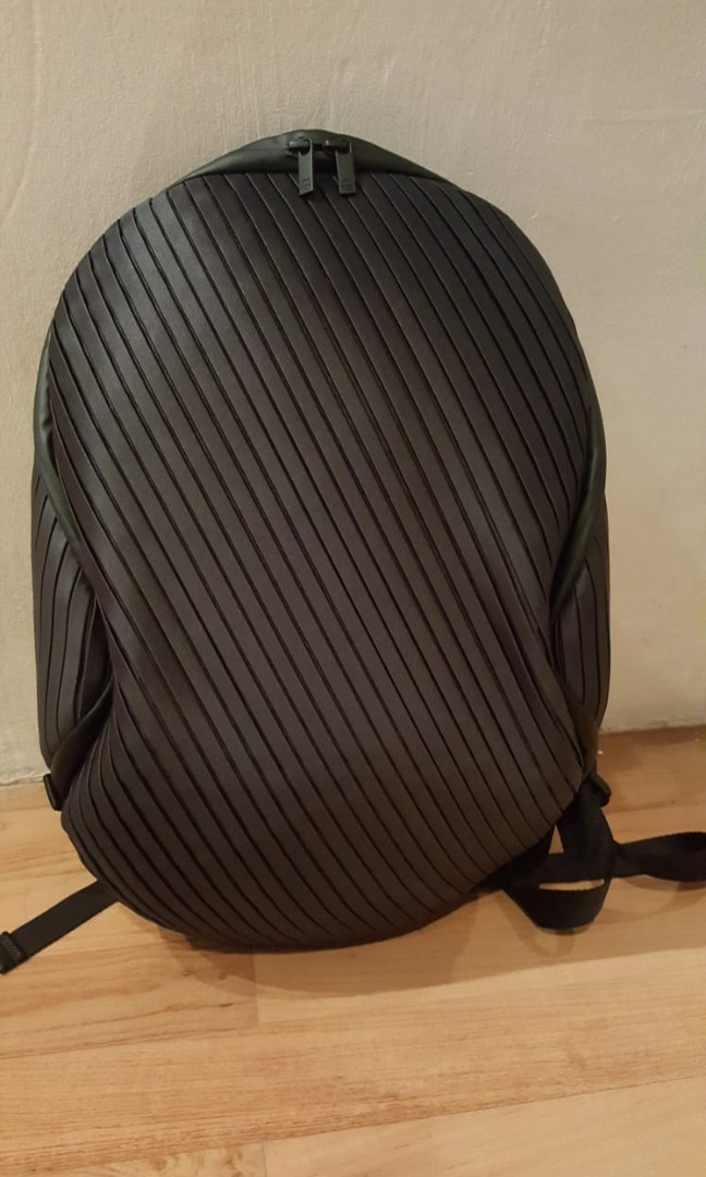 homme plisse backpack