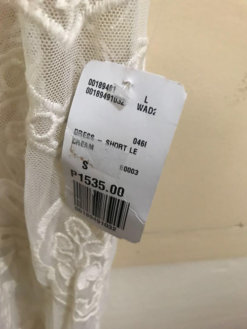 Forever 21 lacey dress (Category: Dresses) located in Las Pinas. Submitted by rhei21 (Listing ID 184333539, Image 2). Description: Size Small, would fit small to medium frame Original price at P1,535 Brandnew with tag.