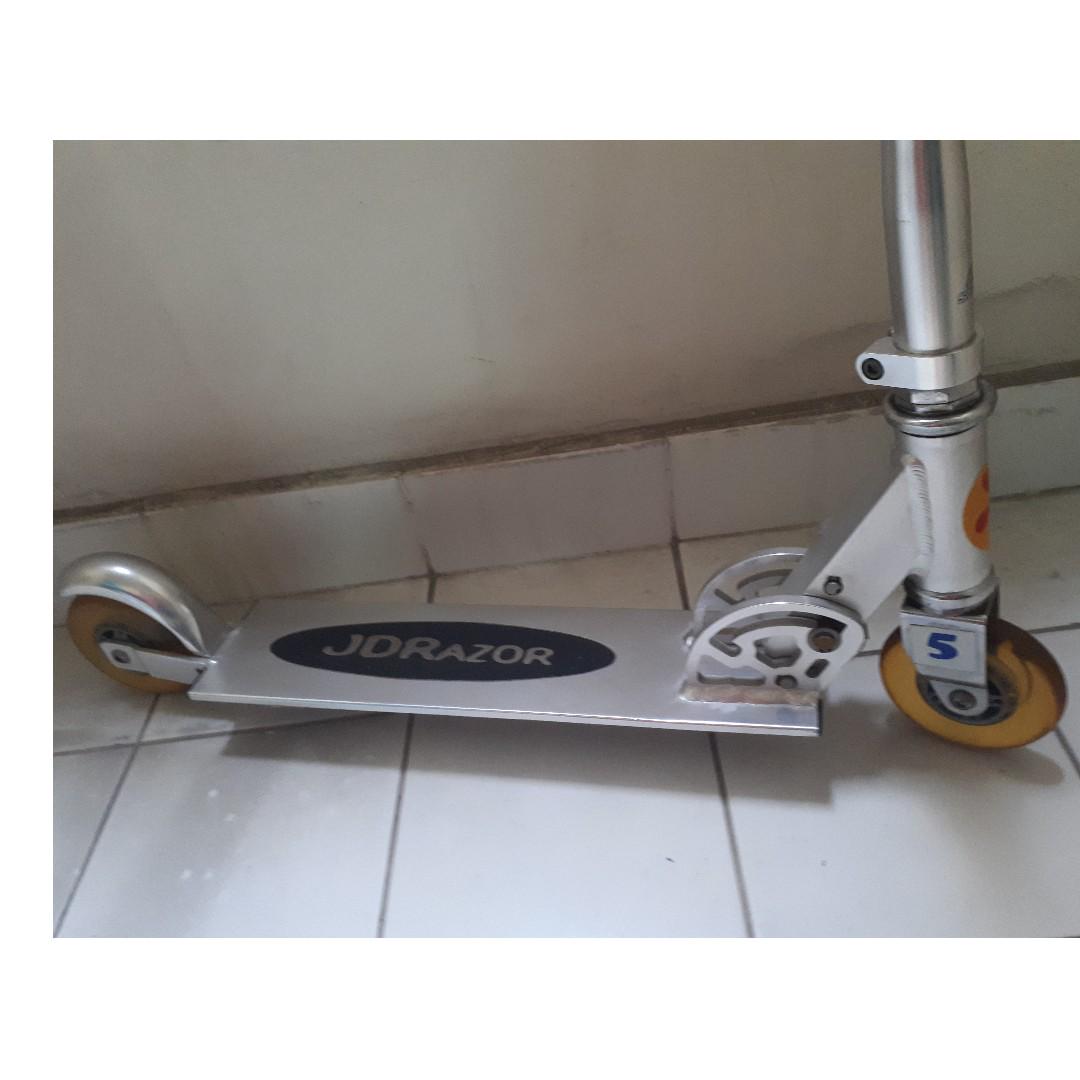 JD Razor scooter, Everything Else on Carousell