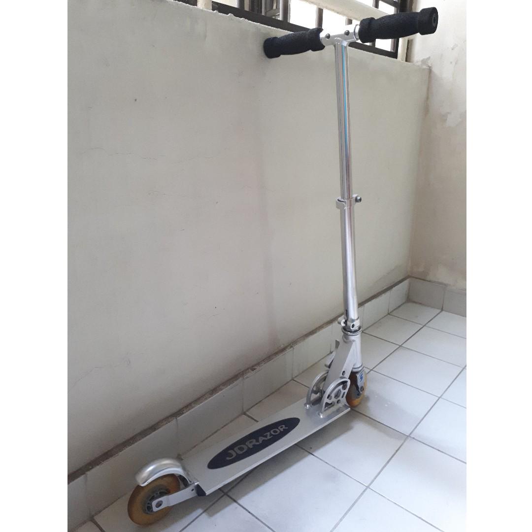 JD Razor scooter, Everything Else on Carousell