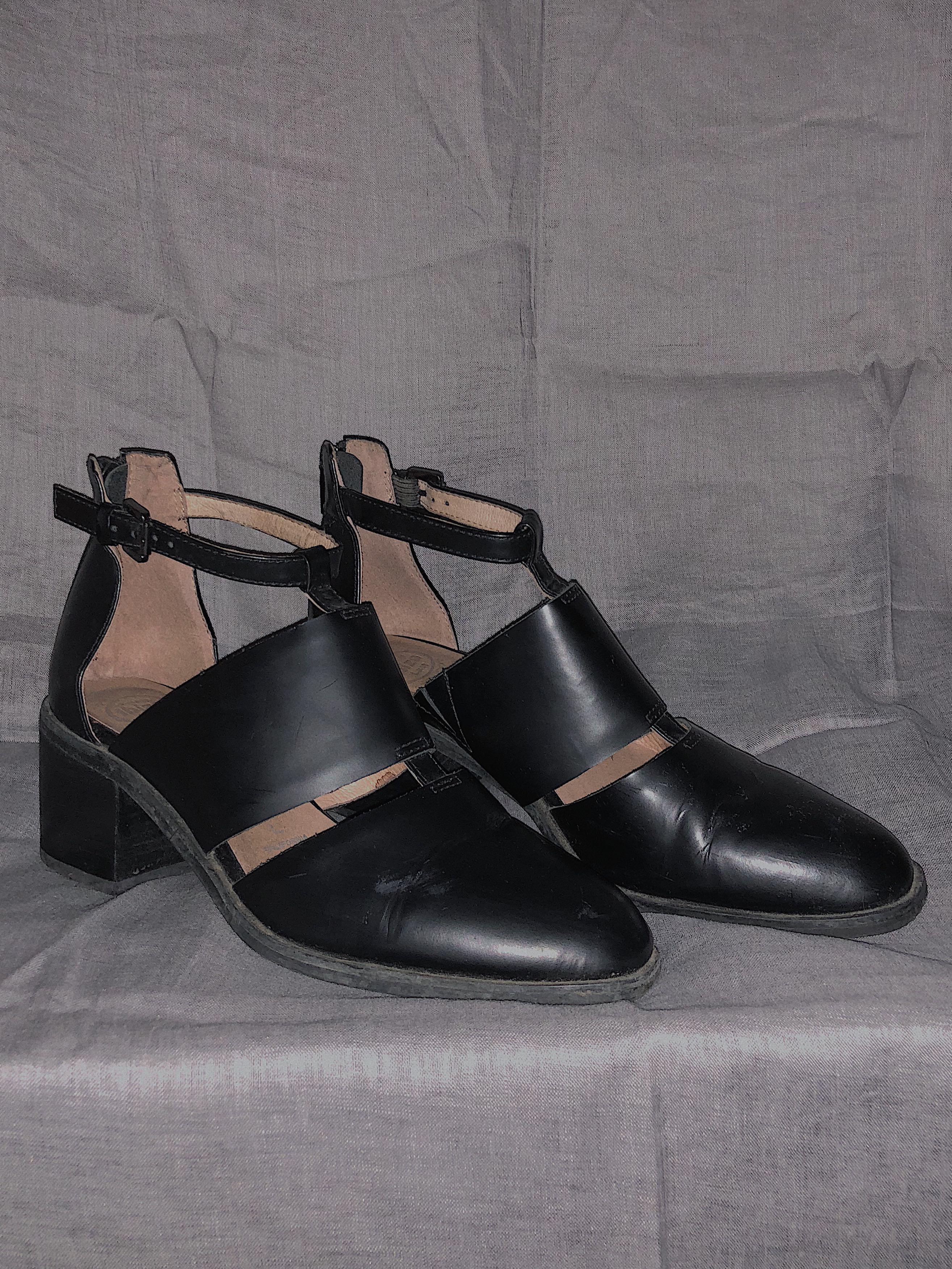 Melina jeffrey campbell top