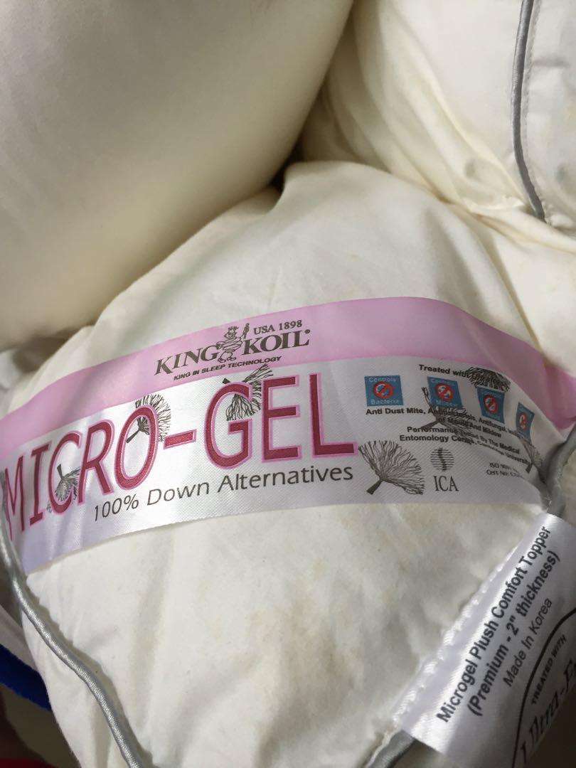 King Koil microgel plush comfort topper., Furniture & Home Living