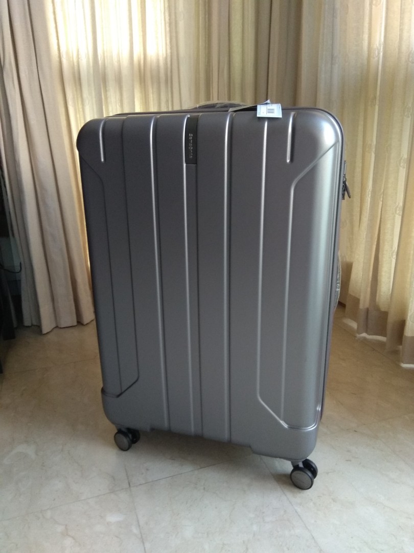 Samsonite Niar 29 inch spinner luggage, Hobbies & Toys, Travel, Luggage ...