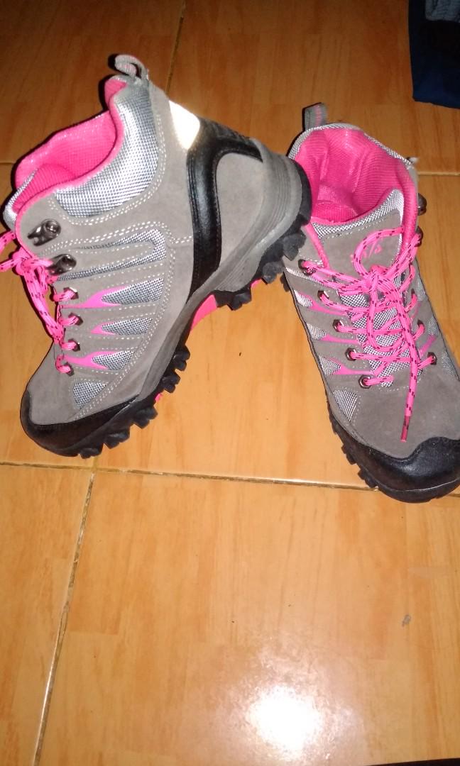 Sepatu Gunung Snta Woman Series Abu Pink Snta Sepatu Gunung Wanita No Eiger Consina Ori Snta Sepatu Wanita Olah Raga Perlengkapan Olahraga Lainnya Di Carousell