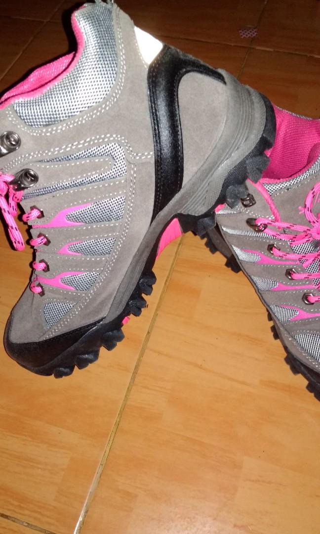 Sepatu Gunung Snta Woman Series Abu Pink Snta Sepatu Gunung Wanita No Eiger Consina Ori Snta Sepatu Wanita Olah Raga Perlengkapan Olahraga Lainnya Di Carousell