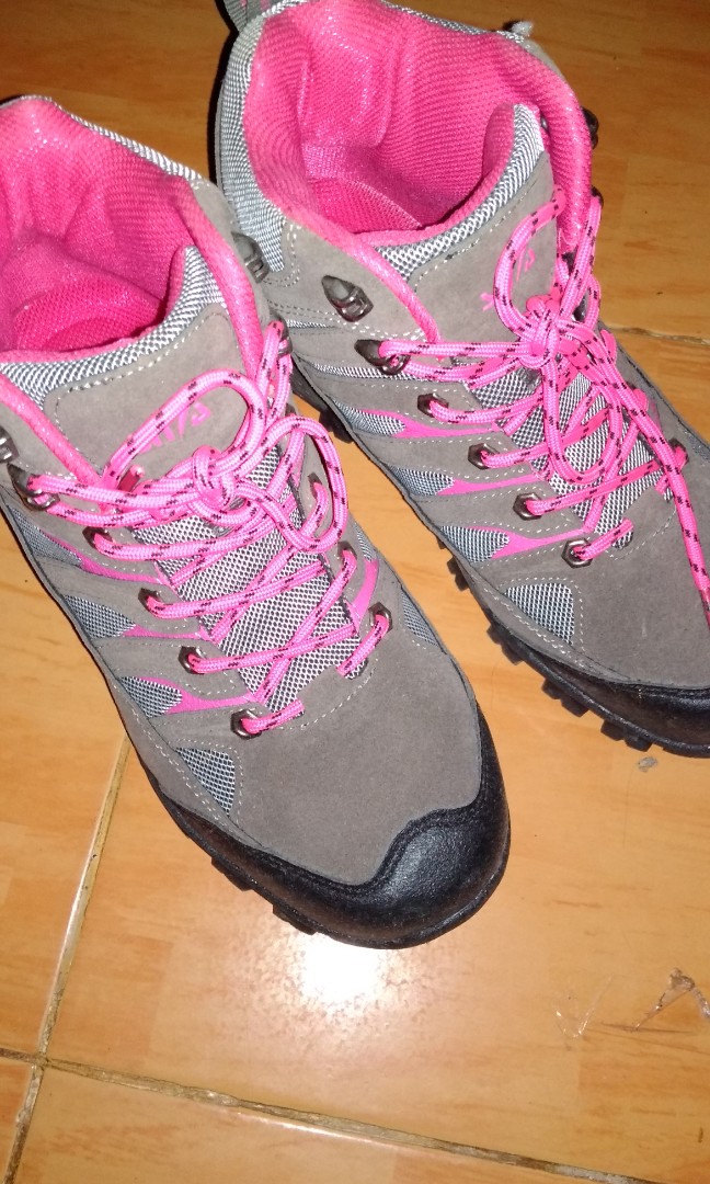 Sepatu Gunung Wanita Merk Snta Warna Abu Pink Fesyen Wanita Sepatu Di Carousell