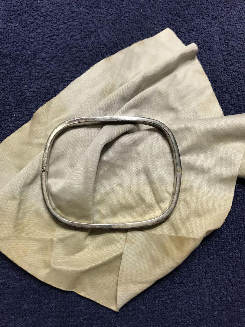 Sterling silver rectangular bangle （分類：手鍊）位於 Hong Kong。 由 queenwinwin 提交（商品編號 184186064，圖片 1）。簡介： 。