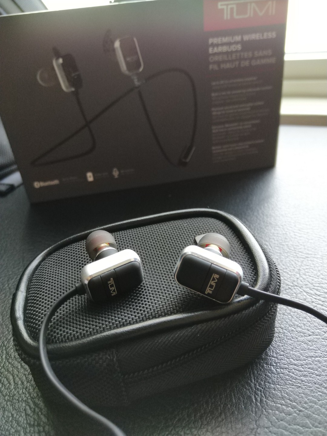 Tumi wireless deals earbuds