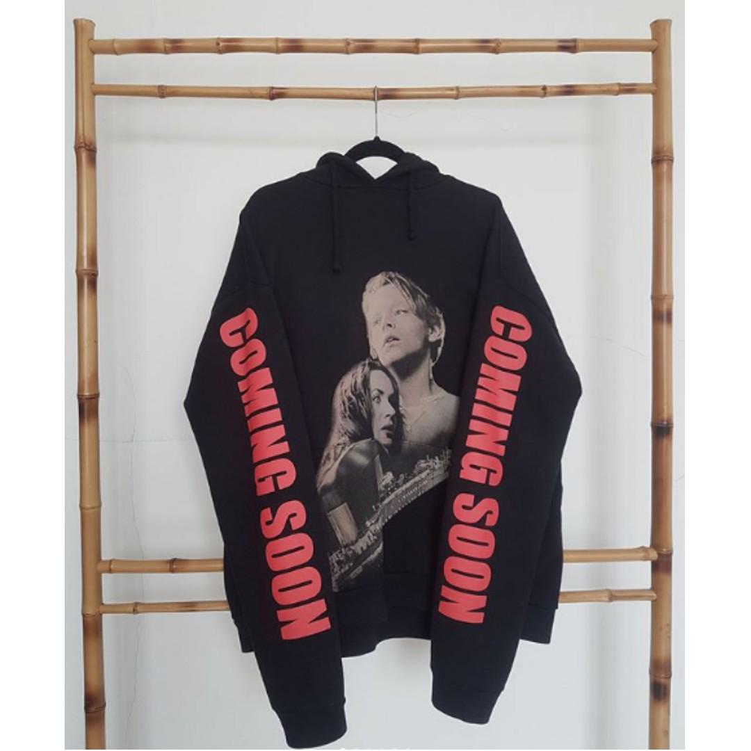 VETEMENTS \