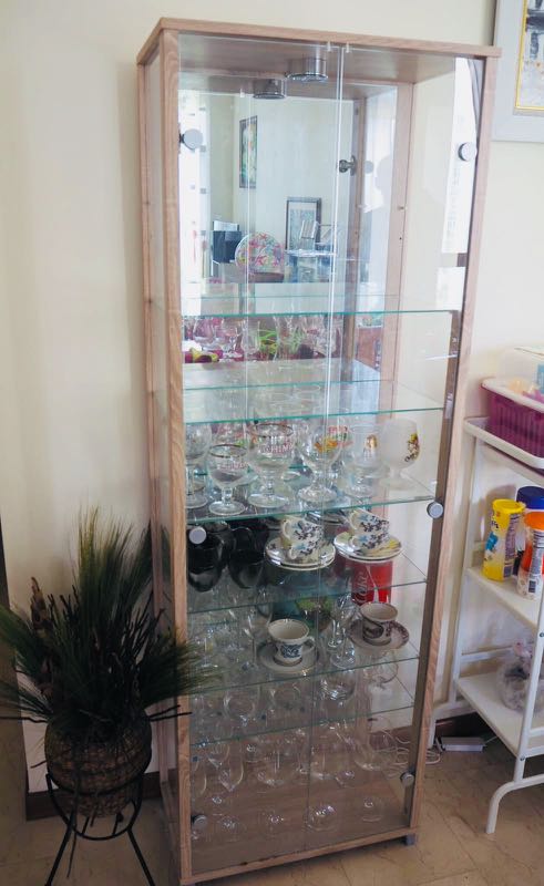 Vhive glass display hot sale cabinet