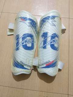 Dekker futsal (shin guard) diadora