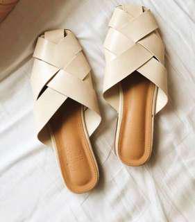 PRE-ORDER! Weaved Sliders in Cream