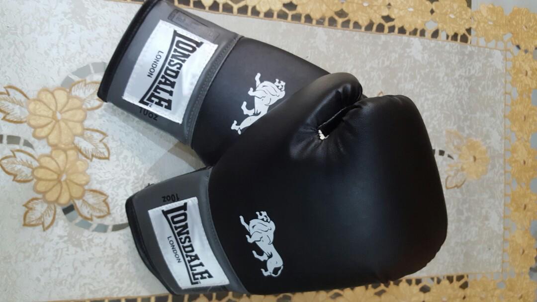 lonsdale 10oz boxing gloves