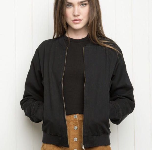 Brandy melville black bomber jacket deals